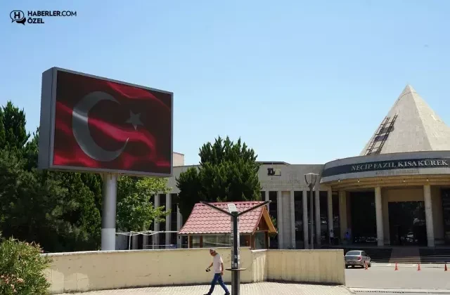 Cumhurbaşkanı Erdoğan’ın bayrak çağrısına Kahramanmaraş Büyükşehir Belediyesi’nden anlamlı yanıt