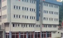 Devasa muhtarlık binasını gören vatandaş şaşıp kaldı