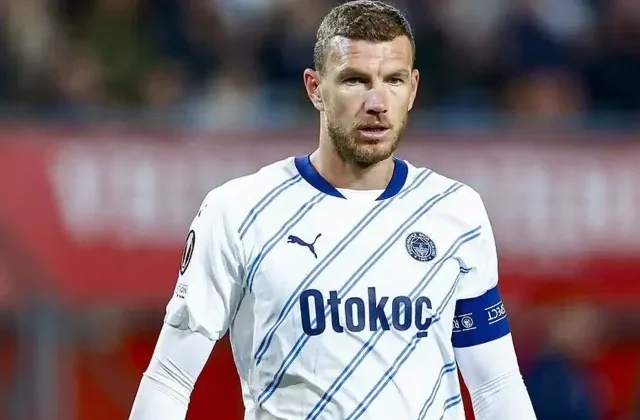 Edin Dzeko yeni takımına imzayı attı