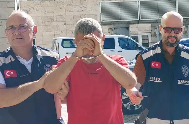 Eşini ve kızını hastanelik etti, polise bıçak çekip direndi