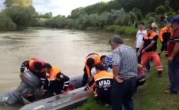 Eskişehir’de nehre giren iki çocuk kayboldu