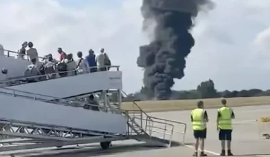 İngiltere’de küçük uçak kalkıştan hemen sonra yere çakıldı: 4 ölü