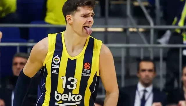 Fenerbahçe Beko’da 3 yıllık imza
