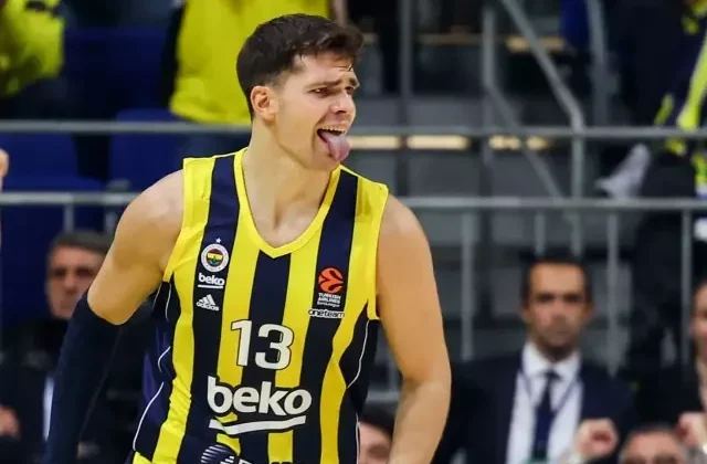 Fenerbahçe Beko’da 3 yıllık imza
