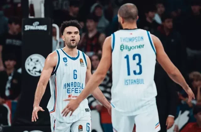Fenerbahçe Beko’nun eski başantrenörü Anadolu Efes’in başına geçti
