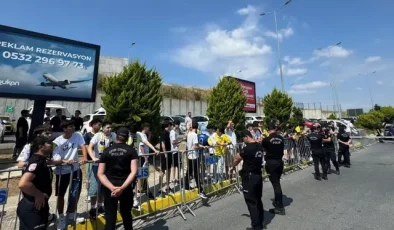 Fenerbahçe’de Jhon Duran’ı karşılamaya gelen taraftarın sayısı gündem oldu