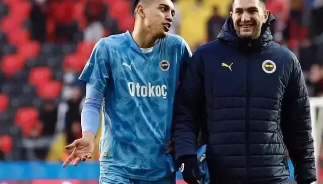 Fenerbahçe’den ayrıldığını yeni takımında paylaştığı fotoğrafla duyurdu