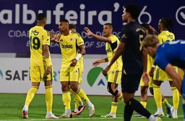 Fenerbahçe ikinci yarıda bulduğu gollerle kazandı