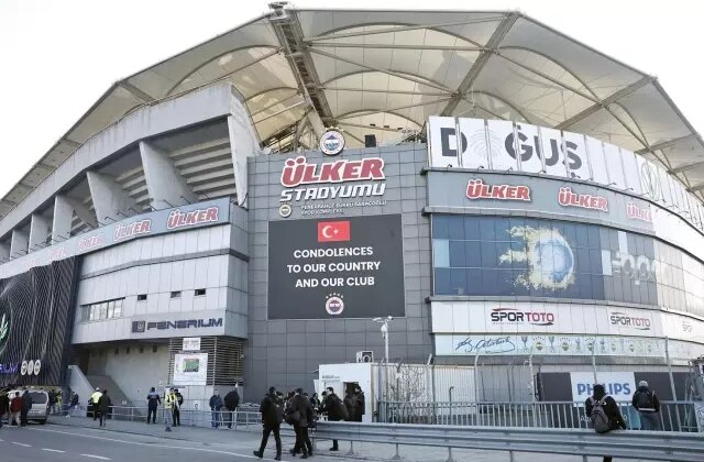 Fenerbahçe, stadyum dışındaki isim tabelasını “Chobani” olarak değiştirdi
