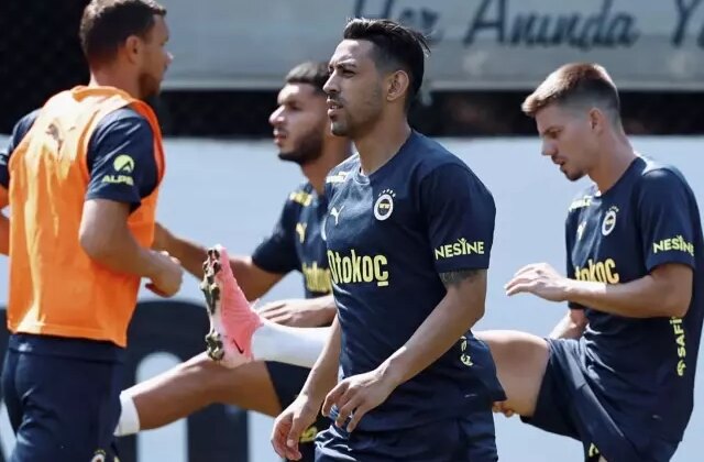 Fenerbahçe yıldız futbolcunun sözleşmesini feshetti! İşte yeni takımı