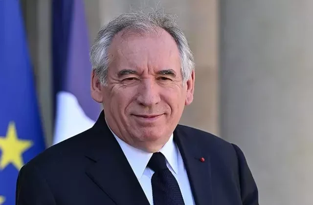 Fransa Başbakanı Bayrou’dan kamu borcunu azaltmak için bazı resmi tatilleri kaldırma önerisi