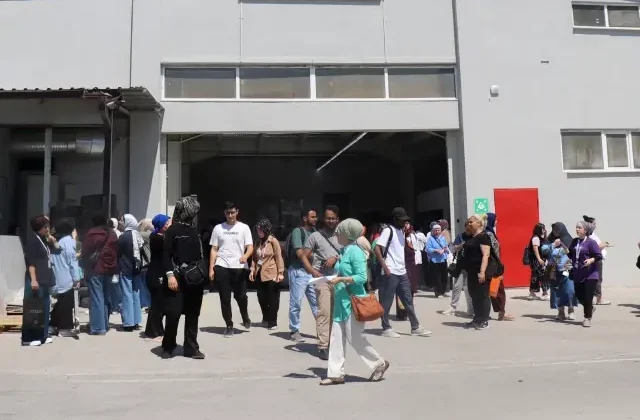 Gemlik depreminden dakikalar sonra fabrikanın tavanı çöktü, 3 işçi göçük altında kaldı