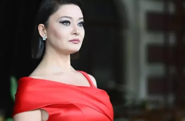 Gençlik pozu olay oldu! Nurgül Yeşilçay’ı Afra Saraçoğlu’na benzettiler