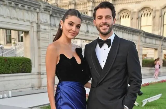 Hande Erçel ve Hakan Sabancı İtalya’da aşk tazeledi