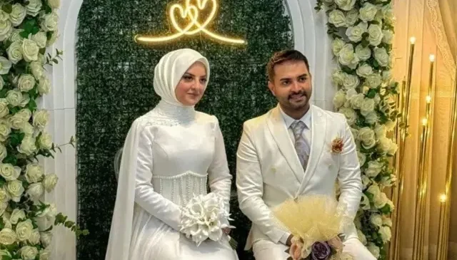 İki ay önce nikah masasına oturan Kadir Ezildi eşiyle kına gecesinde göbek attı