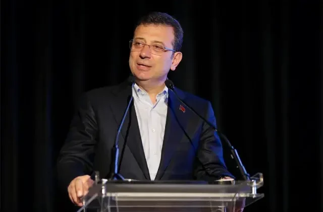 İmamoğlu’ndan günler sonra yeni fotoğraf! Duruşmada “Bana bakma” gerginliği çıktı