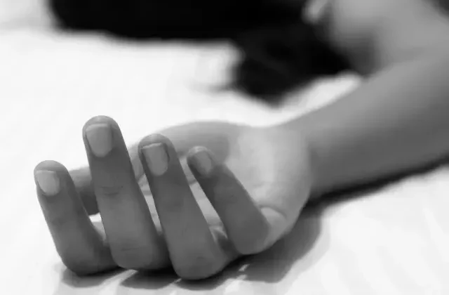 Irkçı cinayet! Genç kadın, komşusu tarafından bıçaklanarak öldürüldü