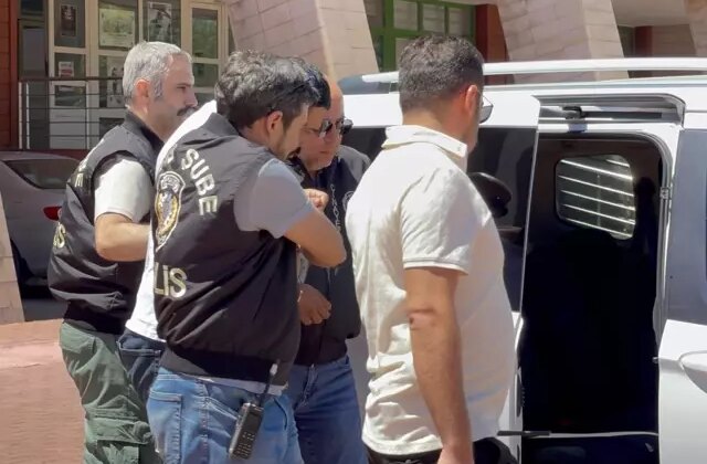 Sokak ortasında karşılaştığı genci silahla öldürdü