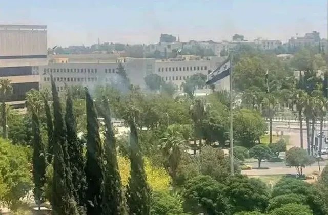 İsrail, Suriye’nin başkenti Şam’da Genelkurmay Başkanlığı’nı vurdu