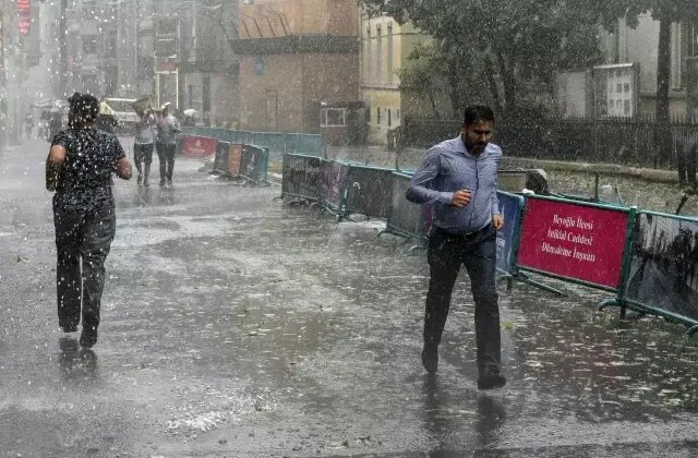 İstanbul’da çarşamba günü gök gürültülü sağanak yağış bekleniyor