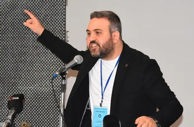İzmir’in efsane kulübü Altay’da eski başkan Özgür Ekmekçioğlu ve yönetimine büyük şok