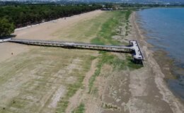 İznik Gölü’nde bir dönem deniz otobüsünün yanaştığı iskele karada kaldı