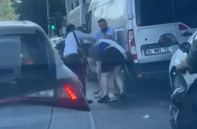 Kadın yolcu araçta sigara içmesine karşı çıkan taksiciye saldırdı