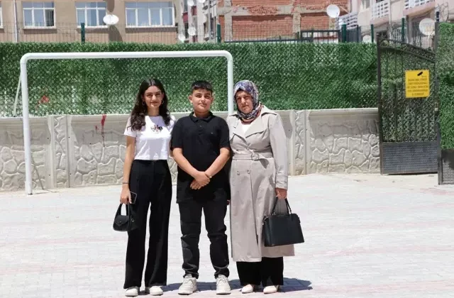 LGS’de tüm soruları doğru yanıtlayan Elazığlı Yiğit, başarının sırrını anlattı