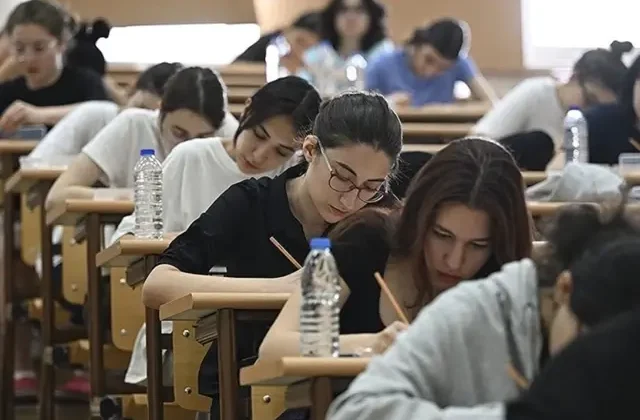 Kartal Anadolu İmam Hatip Lisesi’nden YKS’de büyük başarı! 200 öğrenci derece aldı