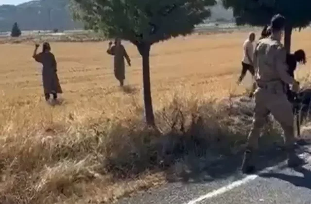 Kaza sonrası yardıma giden jandarmaya taş, sopa ve bıçaklarla saldırdılar