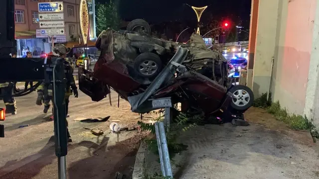 Kocaeli’de otomobil kazası: 2 ölü, 3 yaralı