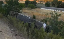 Kontrolden çıkan yolcu otobüsü şarampole devrildi: 27 yaralı