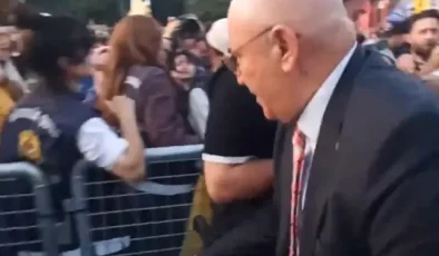 Mahmut Tanal bildiğiniz gibi! Polis barikatlarını böyle yıkıp geçti