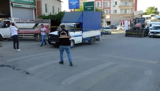 Sokak ortasında birbirlerine kurşun yağdırdılar: 2 yaralı