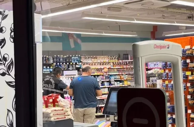 Markette “Sen sapık mısın?” diyen kadını ve 14 yaşındaki kızı vurdu