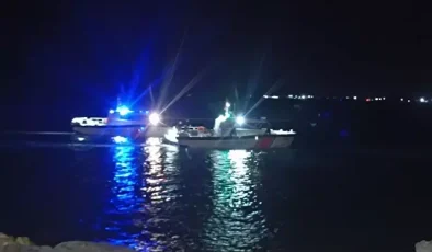 Mersin’de gece denize giren 3 kişiden biri boğuldu; 2 kişi aranıyor