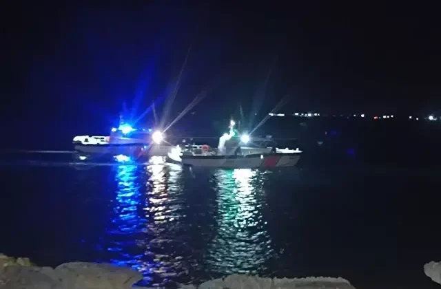 Mersin’de gece denize giren 3 kişiden biri boğuldu; 2 kişi aranıyor