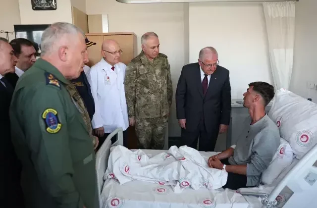 Milli Savunma Bakanı Güler, metan gazından zehirlenen askerleri hastanede ziyaret etti
