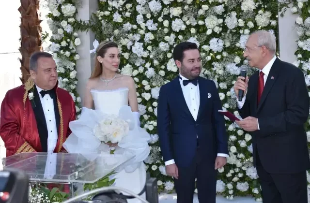Muhittin Böcek ile eski gelini gözaltında, oğlu aranıyor! 30 milyonluk ev ödemesi dosyada