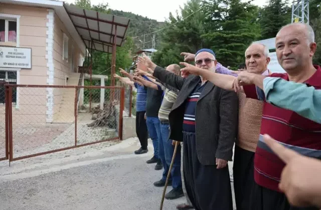 Muhtar 8 yıl boyunca köylüyü kandırdı, gerçek seçimi kaybedince ortaya çıktı