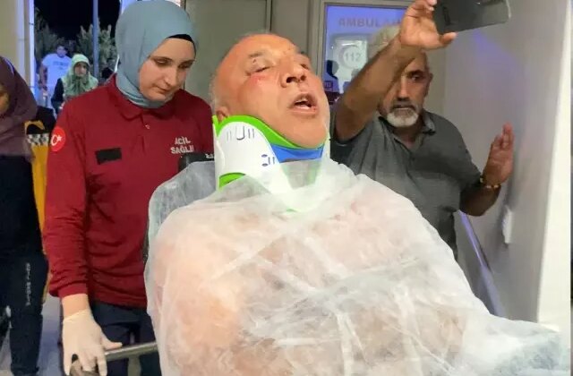 “Müziğin sesini kısın” diyen emekli polis memurunu darbedip bıçakladı