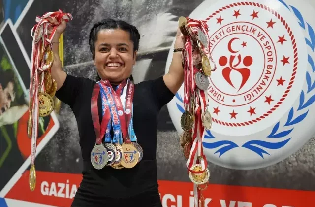 Paralimpik sporcunun 12 yılda kazandığı madalya sayısı görenleri hayrete düşürdü