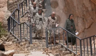 PKK’nın silahlarını imha edildiği törende kimler yar aldı? Bese Hozat da silahını yaktı
