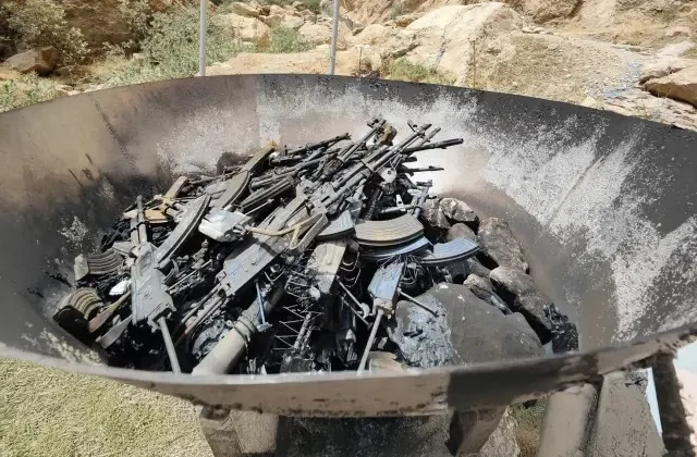 PKK’nın yaktığı silahların son hali! İşte törenden kare kare tüm detaylar