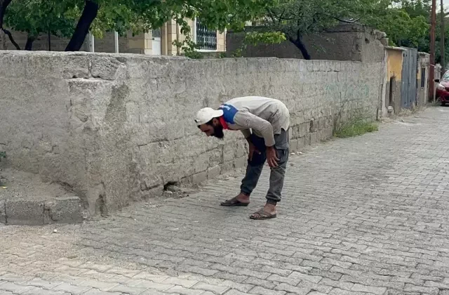 Polisi görünce namaza dursa da işe yaramadı