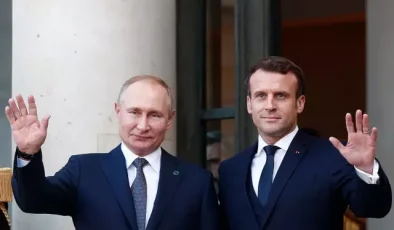 Putin ile Macron arasında yaklaşık 3 yılın ardından ilk görüşme