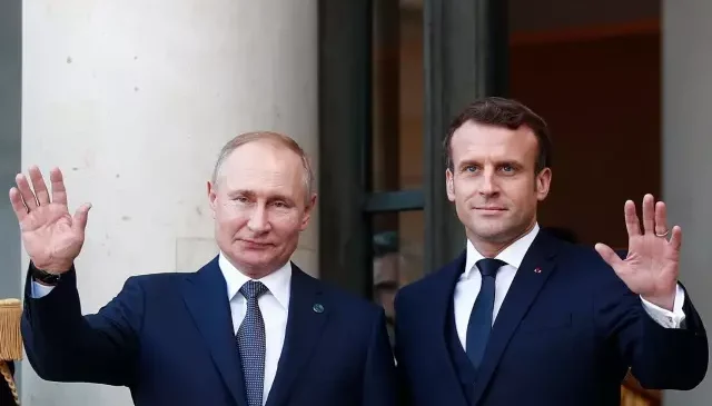 Putin ile Macron arasında yaklaşık 3 yılın ardından ilk görüşme
