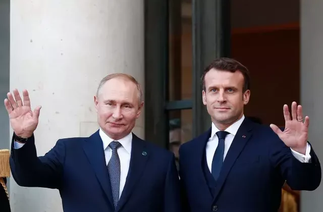 Putin ile Macron arasında yaklaşık 3 yılın ardından ilk görüşme