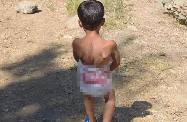 Günün karesi! Mayo bulamadı, suya böyle girdi