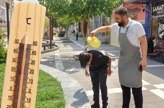 Tüm zamanların sıcaklık rekorunun kırıldığı Silopi’de hayat durma noktasına geldi